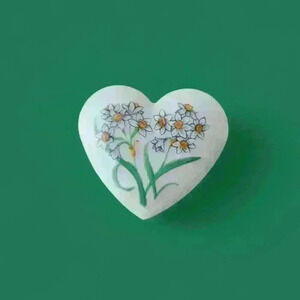 Avon heart brooch avon December anarcissu 1987 vintage brooch pin
